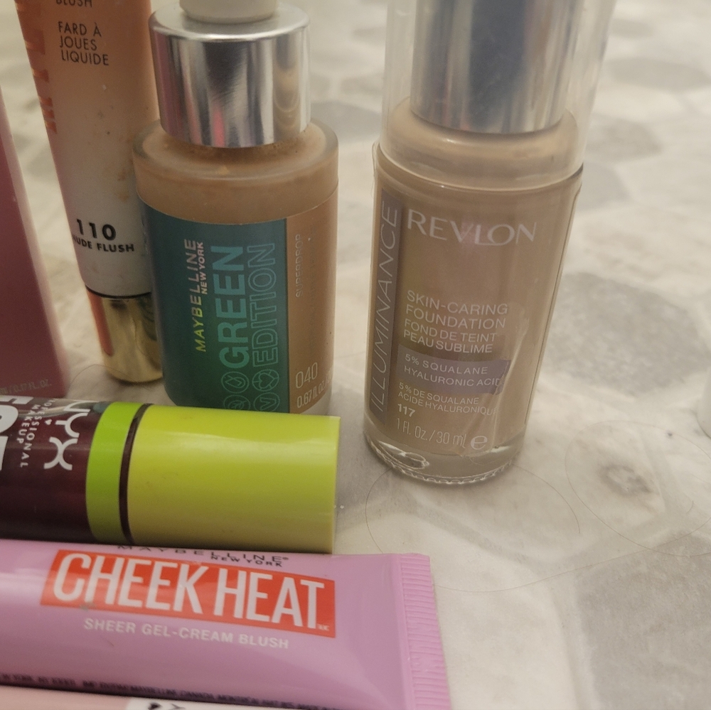 Makeup Bundle - Picture 5 of 5